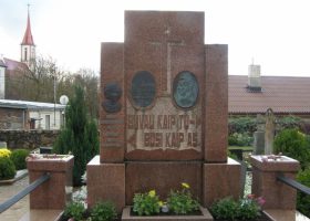 Nepriklausomybės kovų dalyvio ir Rainių kankinio Vlado Petronaičio atminimo vieta