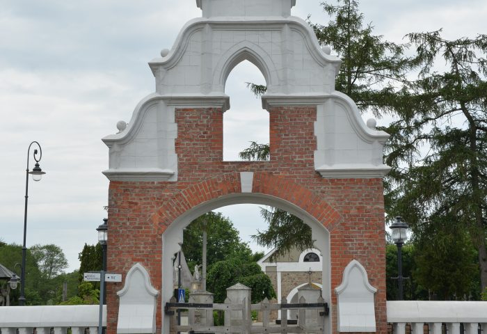 Išskirtiniais pripažinti  Kretingos kapinių vartai
